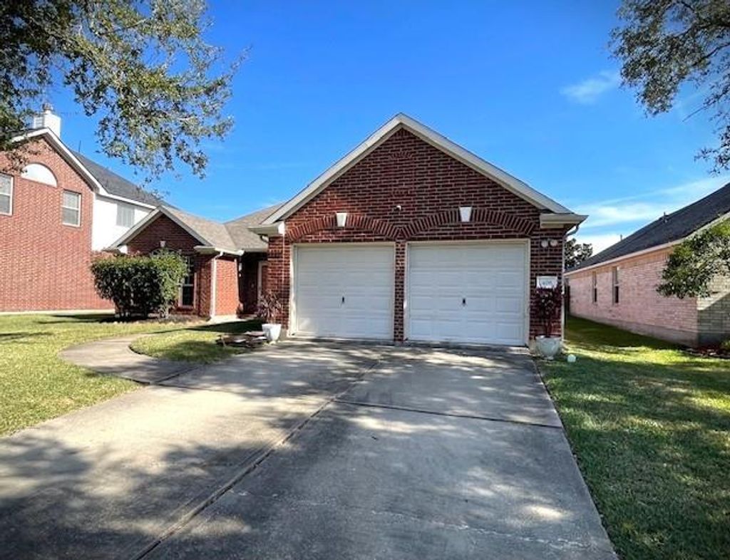 Photo of 408 Cedar Point Drive, League City, TX 77573 (MLS # 5034185)