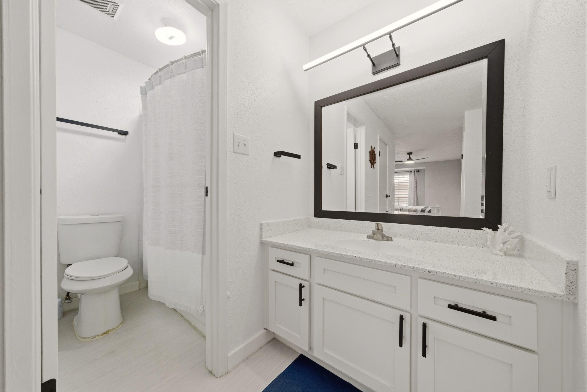 7600 Emmett F Lowry Expressway 806
