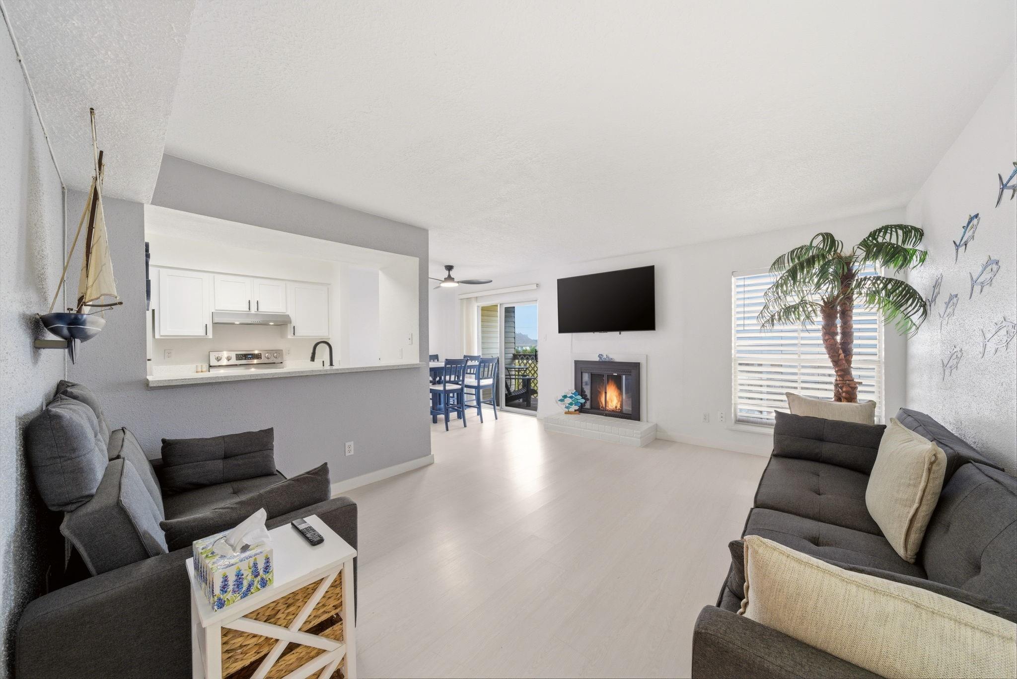 Photo 1 of 14 — 7600 Emmett F Lowry Expressway 806, Texas City, TX 77591