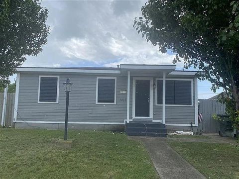 Photo of 7813 Pruitt Drive, Galveston, TX 77554 (MLS # 21201966)