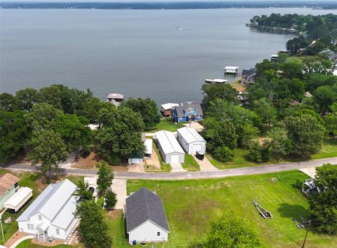 Photo of 1345 Indian Hill Boulevard, Livingston, TX 77351 (MLS # 40570612)