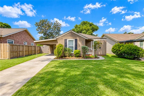 Photo of 7543 Satsuma Street, Houston, TX 77023 (MLS # 21366799)