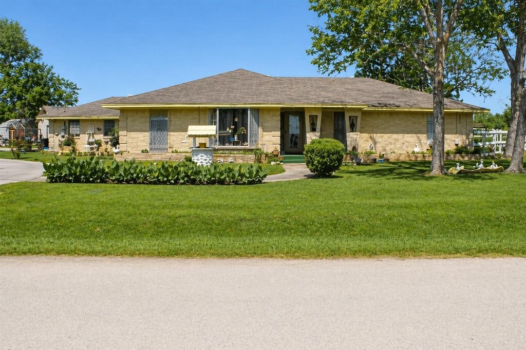 Photo of 206 Riverside Street, Highlands, TX 77562 (MLS # 47800652)