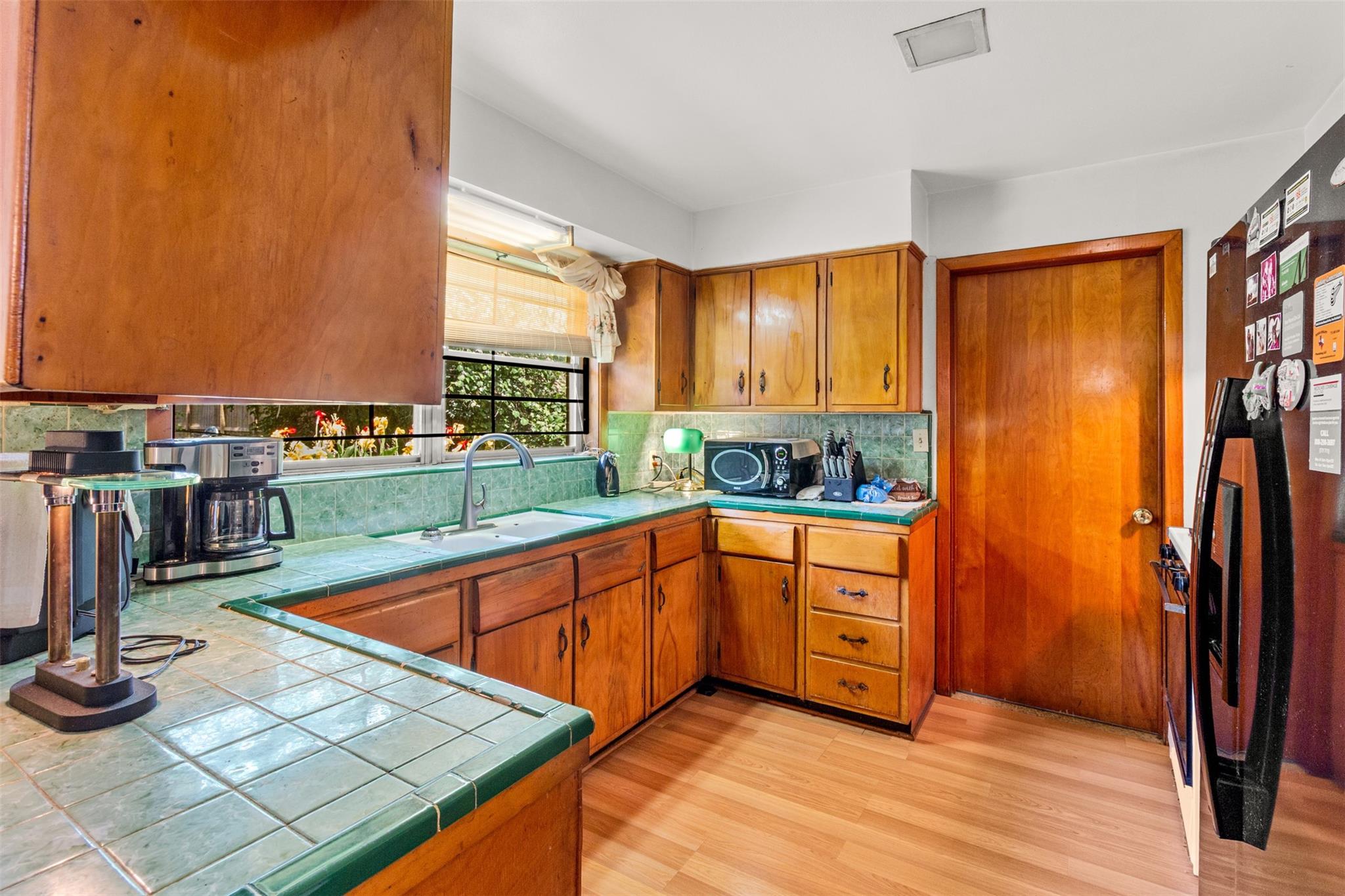 1806 Burke Road