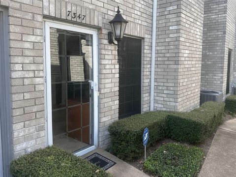 Tiny photo for 7347 Regency Square Court #7347, Houston, TX 77036 (MLS # 35801269)