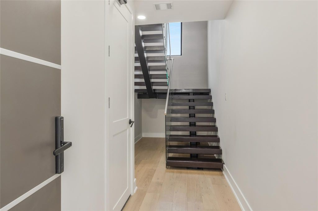 Photo of 2231 Blalock Road, Houston, TX 77080 (MLS # 60007167)