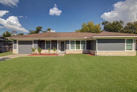 328 Burnett Drive Baytown TX 77520