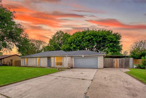Photo of 1910 Coupland Drive, La Porte, TX 77571 (MLS # 47872953)