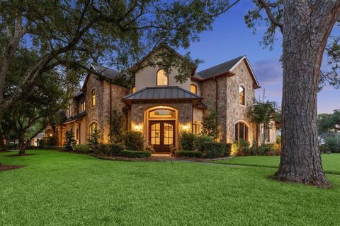 Photo of 170 Plantation Road, Houston, TX 77024 (MLS # 54902208)