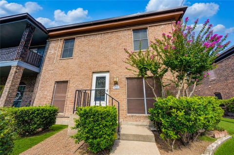 Photo of 830 Threadneedle Street #224, Houston, TX 77079 (MLS # 65103959)