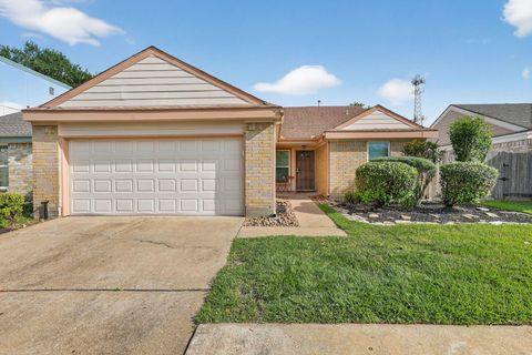 Photo of 11842 S Fairhollow Lane, Houston, TX 77043 (MLS # 75007016)