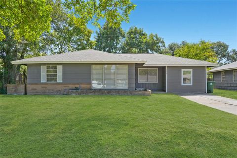Photo of 5870 Reed Road, Houston, TX 77033 (MLS # 26482919)