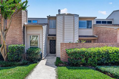 Photo of 2010 Augusta Drive, Houston, TX 77057 (MLS # 13094253)