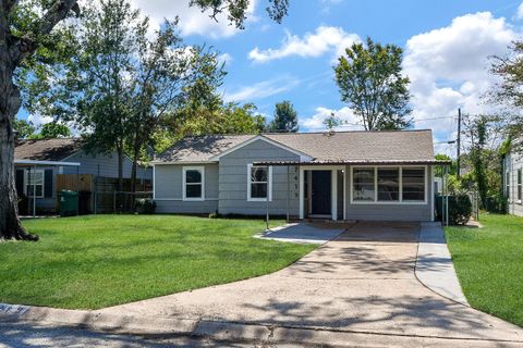Photo of 7419 Jalna Street, Houston, TX 77055 (MLS # 66723027)