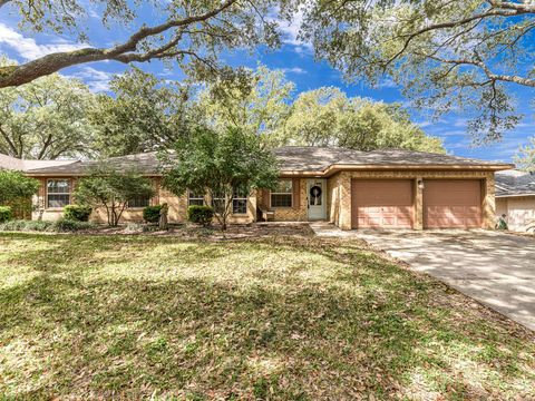 Homes For Sale - 31307 Antonia Lane<br/> Tomball, TX 77375