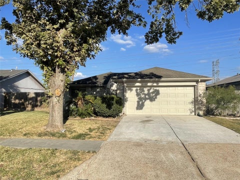 Photo of 2915 Garden Lane, Sugar Land, TX 77479 (MLS # 39460030)