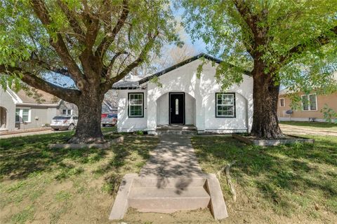 Photo of 1106 W Rusk St Street, Jacksonville, TX 75766 (MLS # 33197765)