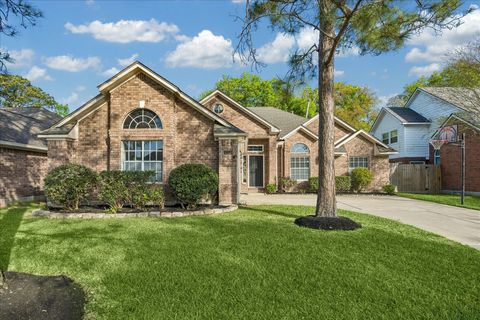Photo of 723 Lochnell Drive, Houston, TX 77062 (MLS # 77284024)