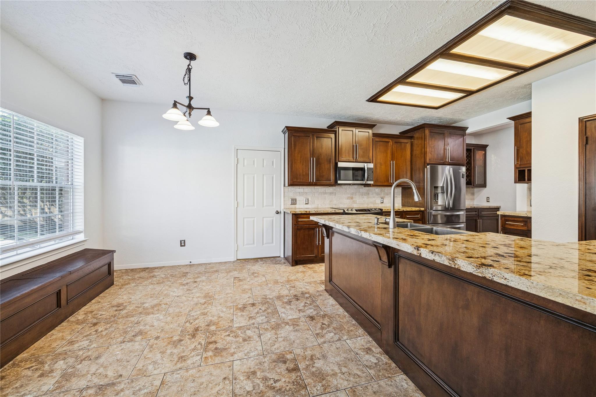 2827 Spring Lakes