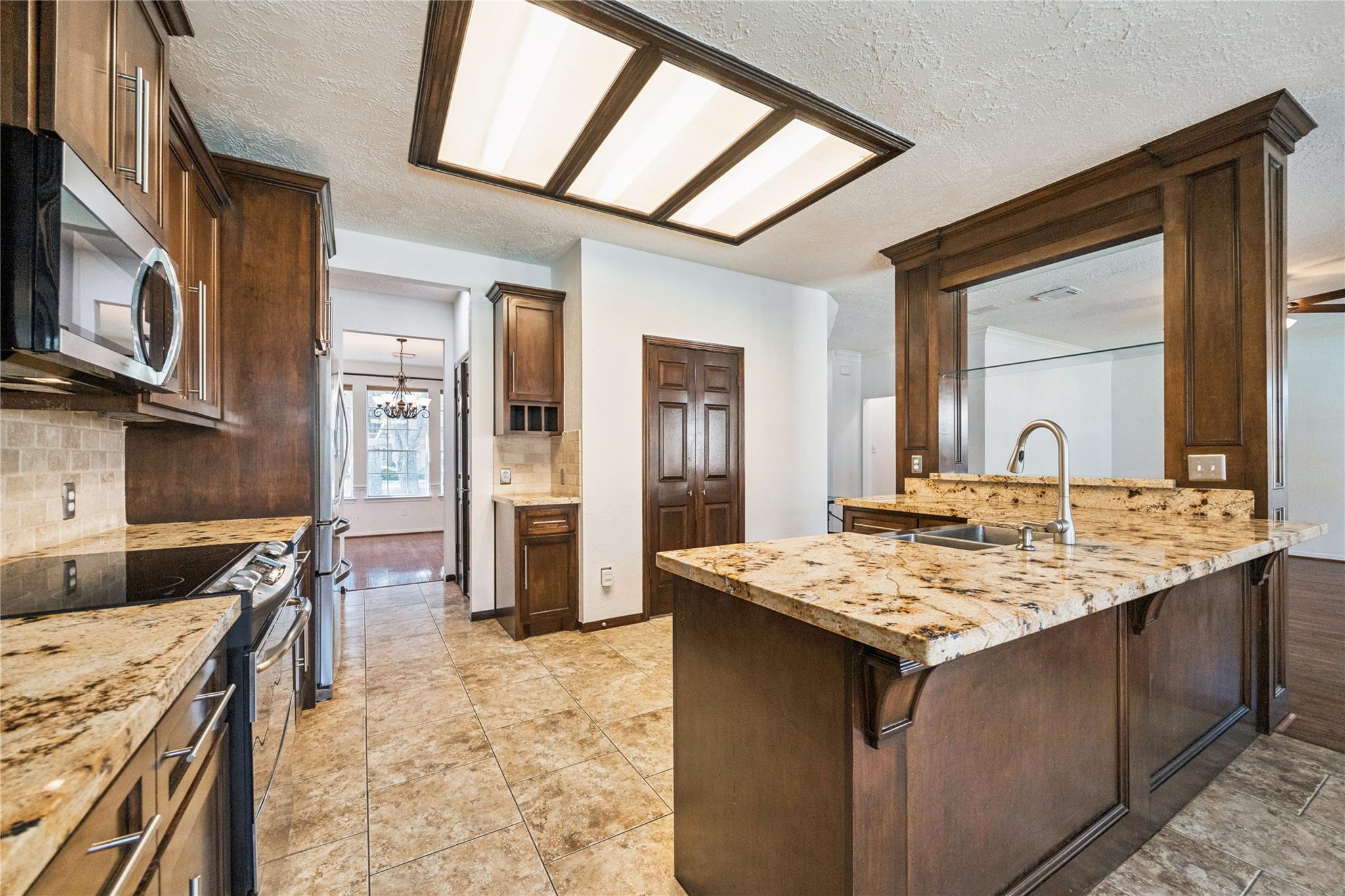 2827 Spring Lakes