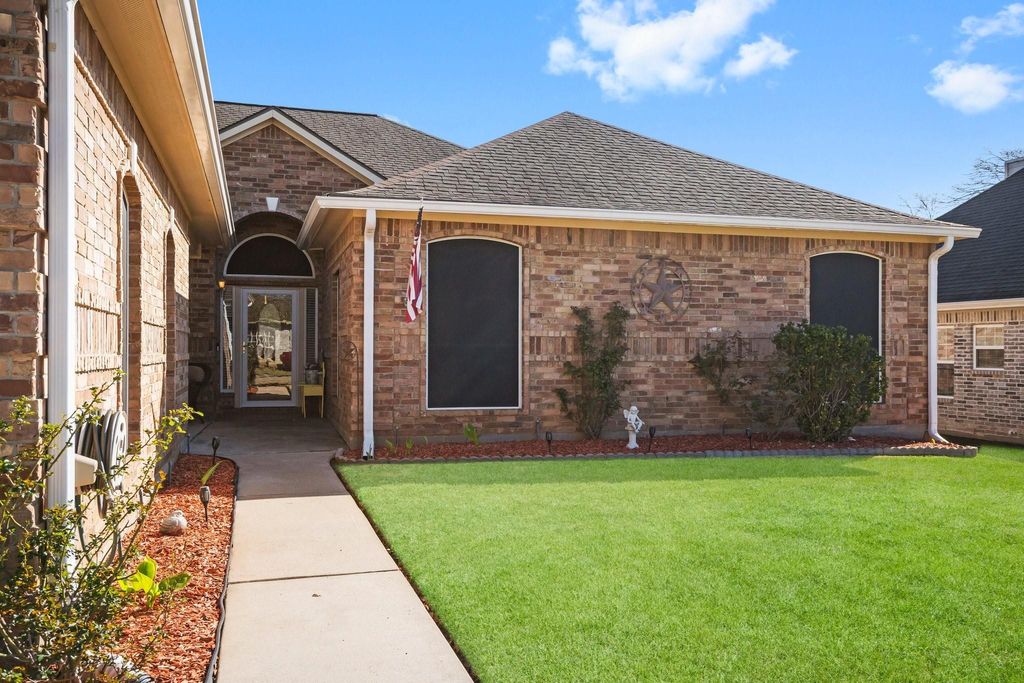 Photo of 9292 Deepwater Drive, Montgomery, TX 77356 (MLS # 48154185)