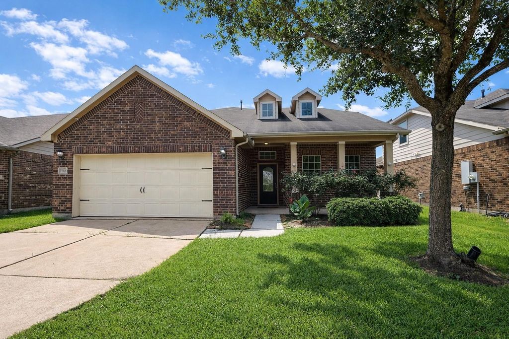 Photo of 11922 Harristown Dr Drive, Houston, TX 77047 (MLS # 75241518)