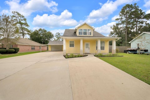 Homes For Sale - 659 Chateau Woods Parkway Drive<br/> Conroe, TX 77385