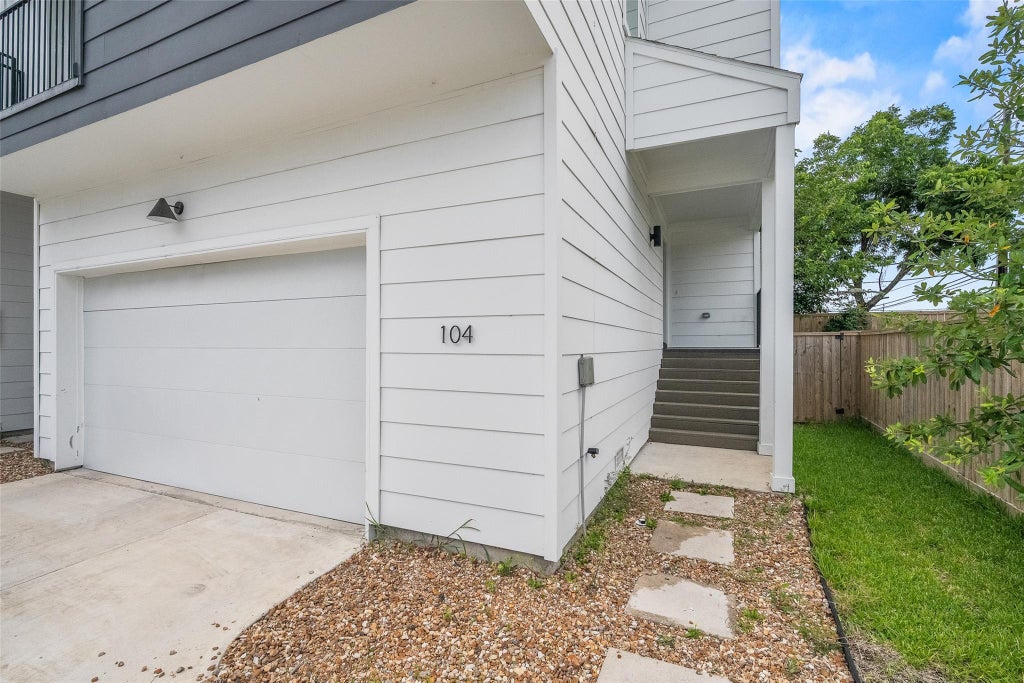 Photo of 104 Tolima Dove Street, Houston, TX 77018 (MLS # 10118836)