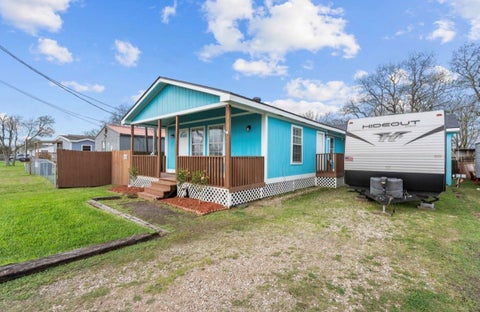 Photo of 620 6th Street, Dickinson, TX 77539 (MLS # 91868397)