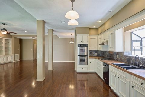 Tiny photo for 80 Rolling Hills Drive, Conroe, TX 77304 (MLS # 9580304)