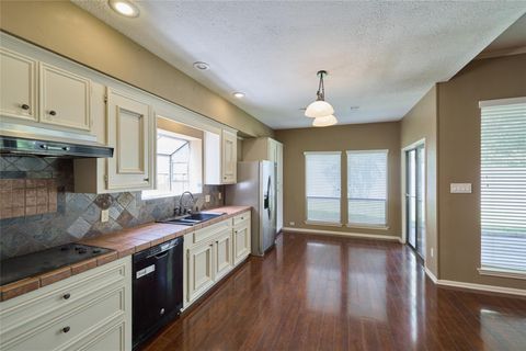 Tiny photo for 80 Rolling Hills Drive, Conroe, TX 77304 (MLS # 9580304)