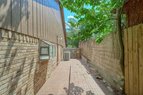 Tiny photo for 80 Rolling Hills Drive, Conroe, TX 77304 (MLS # 9580304)