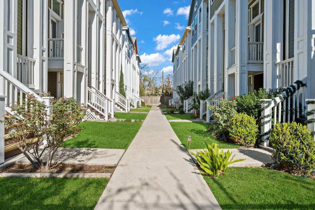 Photo of 617 W 24th Street, Houston, TX 77008 (MLS # 6888580)