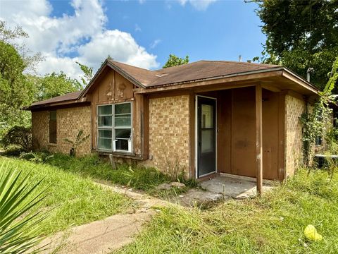 179 Mill Street Willis TX 77378