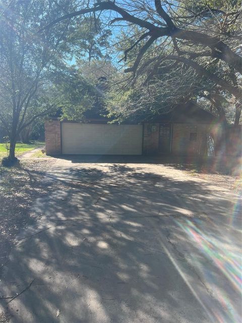 Photo of 1408 N Main Street, Highlands, TX 77562 (MLS # 27694863)