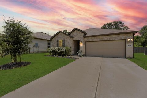 Photo of 2340 N Amber Ruse Court, Conroe, TX 77304 (MLS # 35543325)