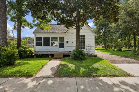 Photo of 408 S 4th Street, La Porte, TX 77571 (MLS # 34291727)