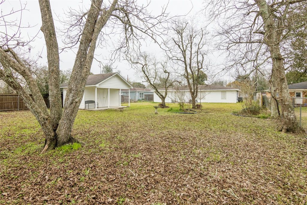 Photo of 7502 Matranga Street, Hitchcock, TX 77563 (MLS # 32436618)