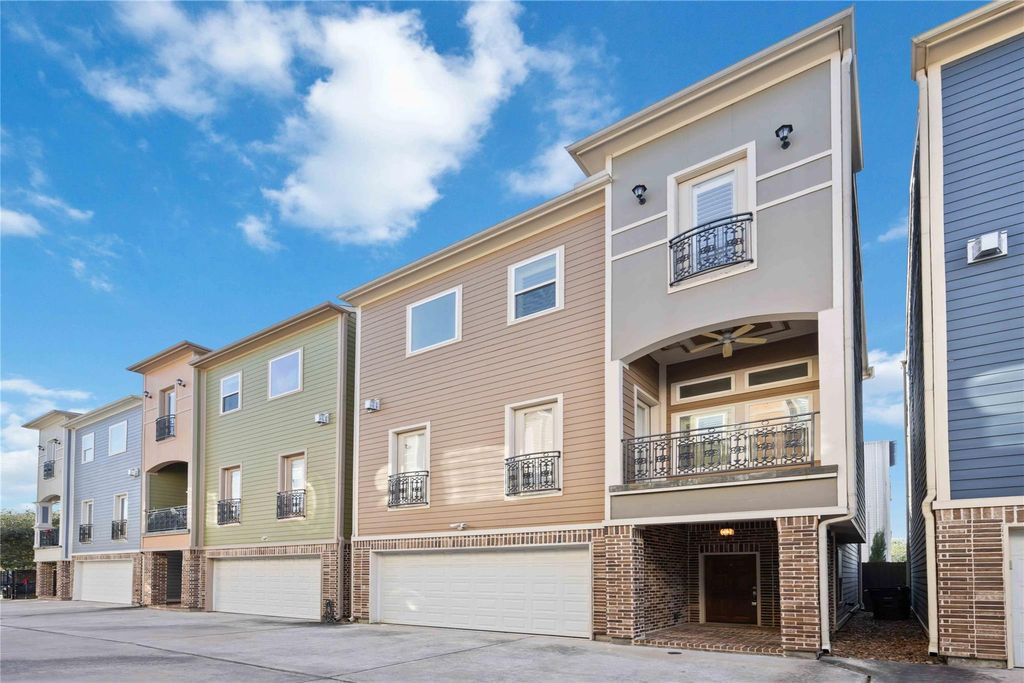 Photo of 609 Rutland Street #C, Houston, TX 77007 (MLS # 90366227)