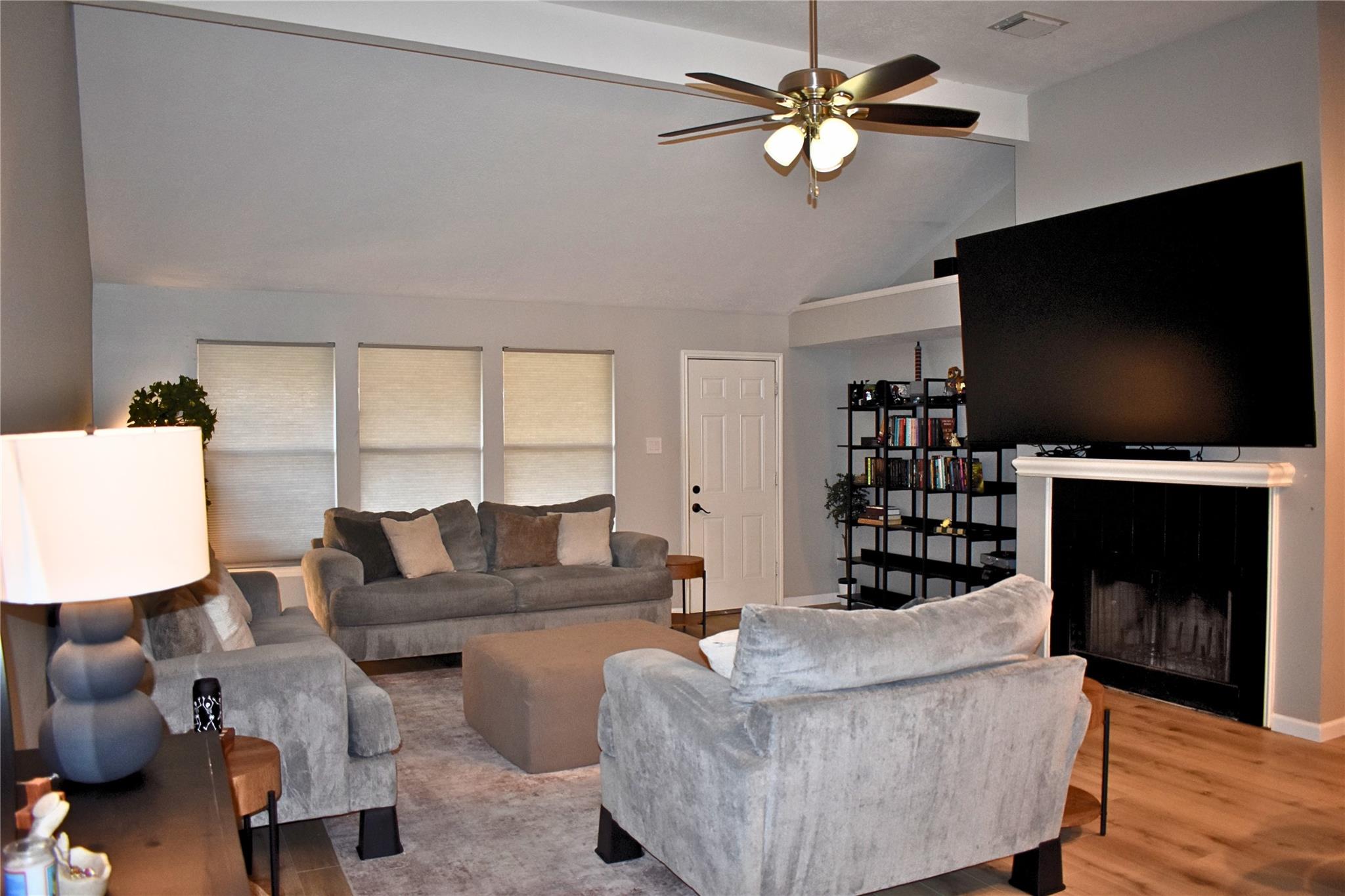 10915 Linwood Court