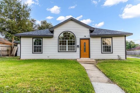 Photo of 2302 Norman Street, Pasadena, TX 77506 (MLS # 18626542)