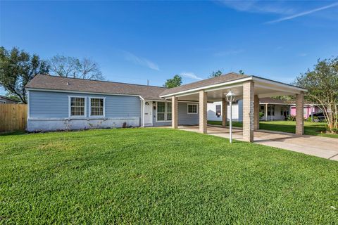 Photo of 5746 Groveton Street, Houston, TX 77033 (MLS # 21544807)