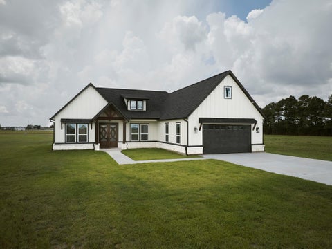 Photo of 565 Longhorn Trail, Angleton, TX 77515 (MLS # 83027346)