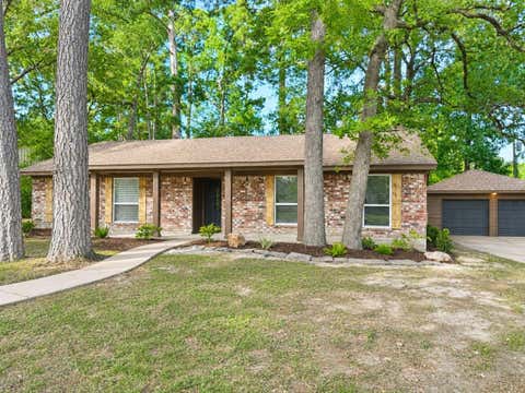 Photo of 204 Royal Oaks Street, Huntsville, TX 77320 (MLS # 56314412)