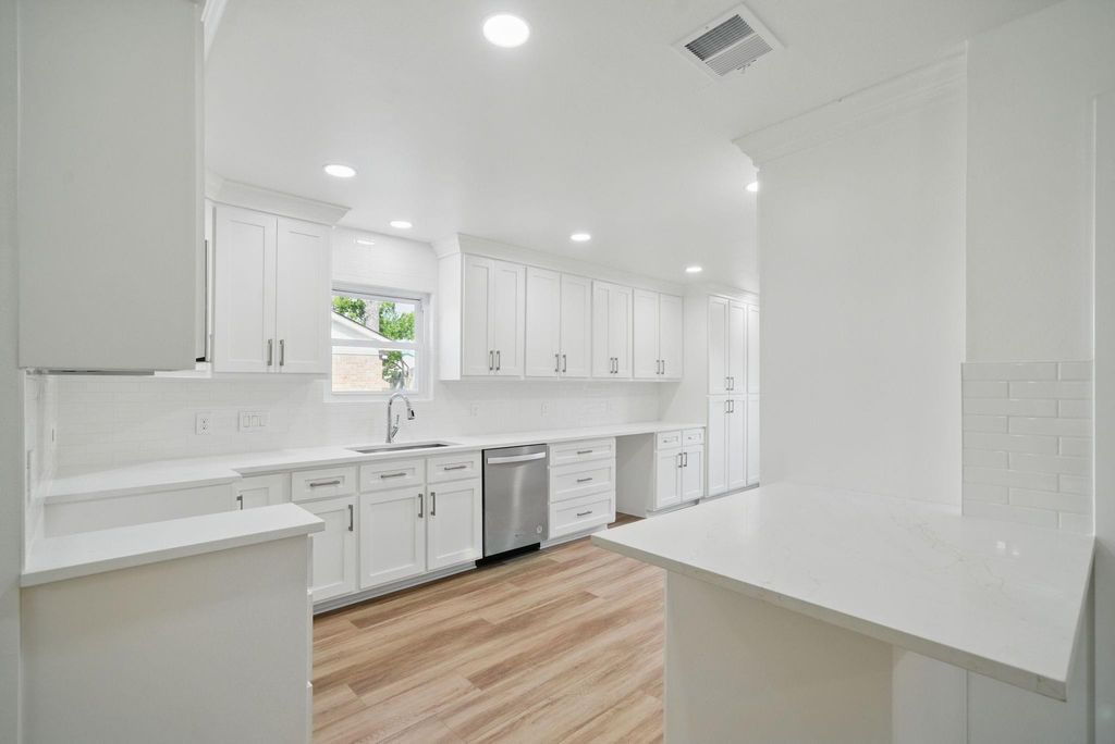 Photo of 9711 Derrik Drive, Houston, TX 77080 (MLS # 3980131)