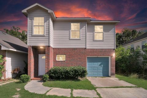Photo of 12002 Privada Saratoga Avenue, Houston, TX 77076 (MLS # 53192331)