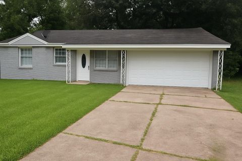 Photo of 10806 Safeguard Street, Houston, TX 77047 (MLS # 82703598)