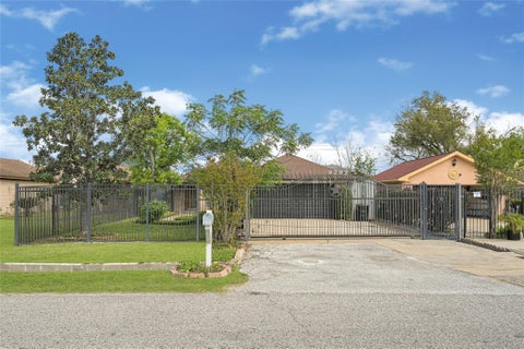 Photo of 9208 Carousel Lane, Houston, TX 77080 (MLS # 9138883)