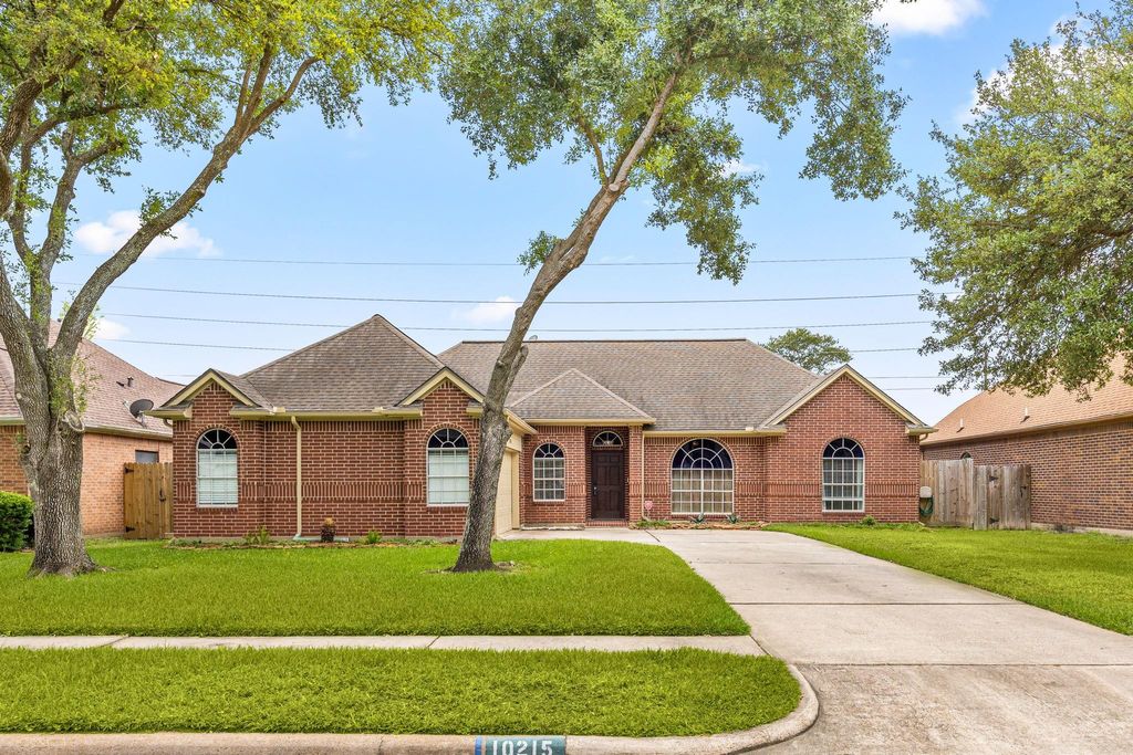 Photo of 10215 Hedge Way Drive, Houston, TX 77065 (MLS # 47132034)