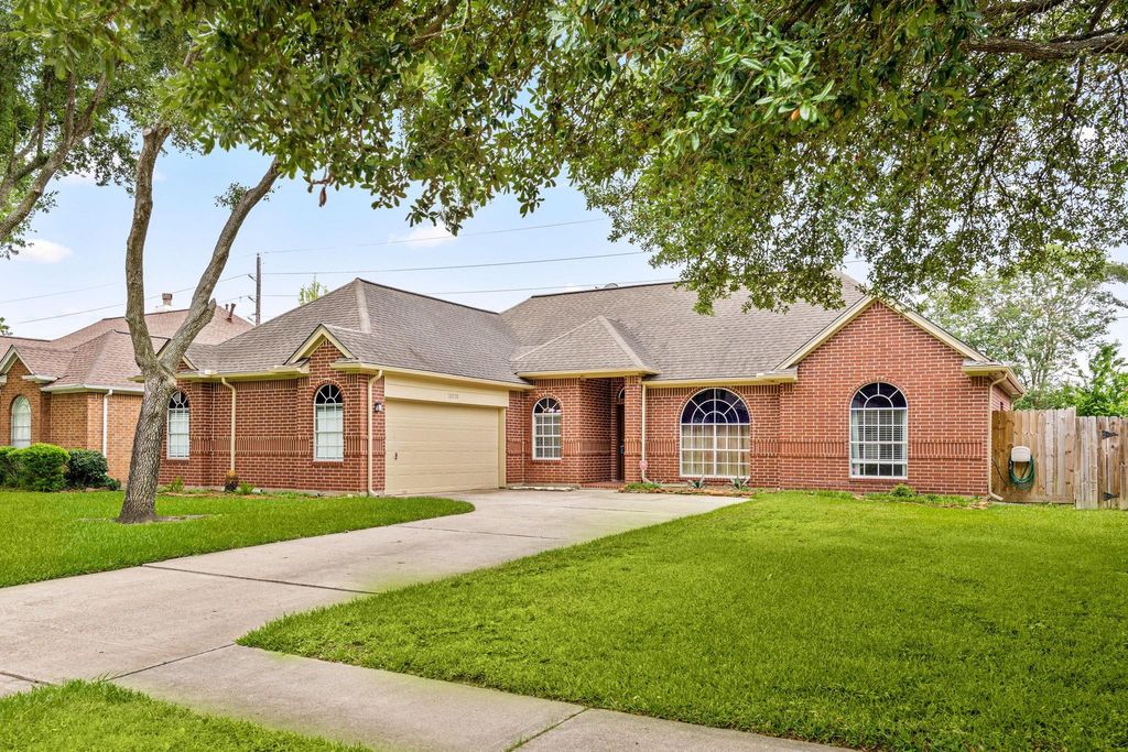Photo of 10215 Hedge Way Drive, Houston, TX 77065 (MLS # 47132034)